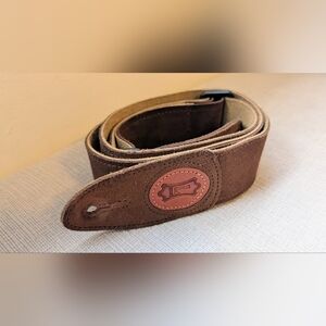 Leviy's Brown Suede Guitar StrapSelling a Levy's guitar strap in brown suede.
